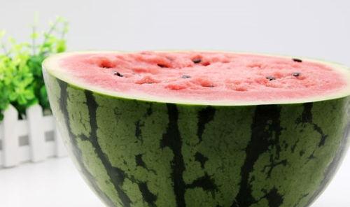 吃瓜少女吃多了,瓜果盛宴背后的健康警示